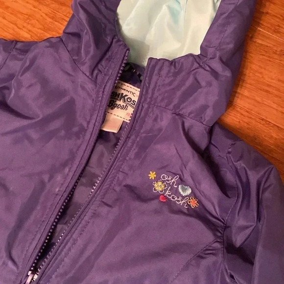 OshKosh B’gosh 4T purple rain coat - great condition - 2 front pockets - Picture 2 of 7